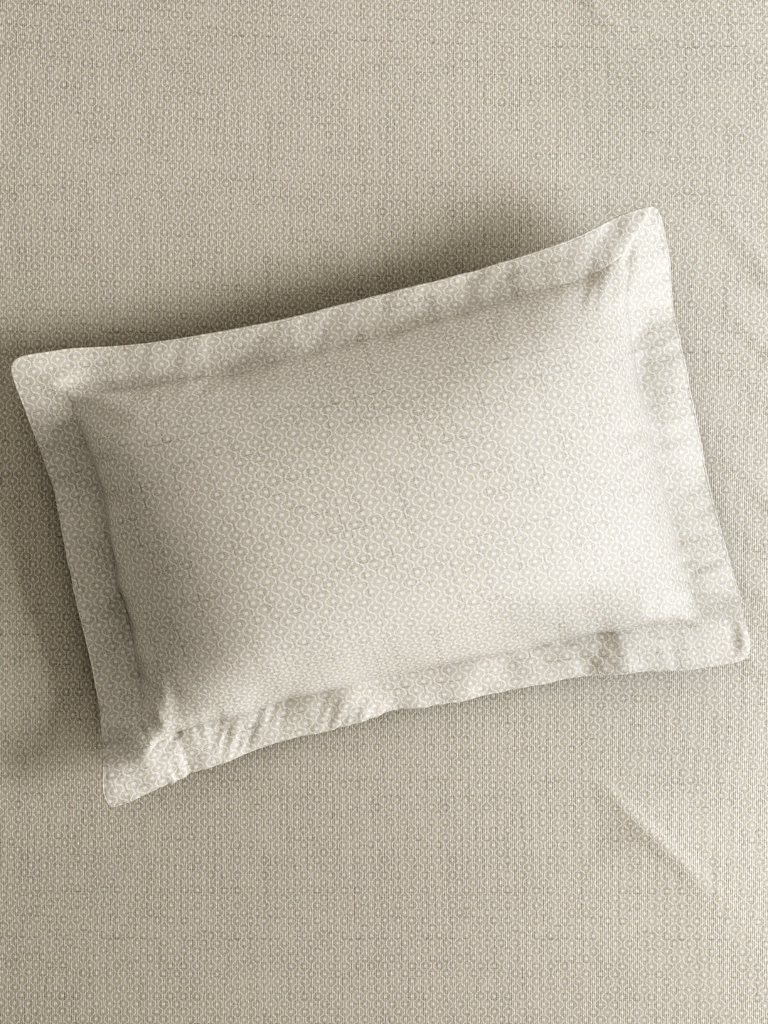 Gardenia Augusta 100% Cotton 300 TC Super King Bedsheet with 2 Pillow Covers | Beige Digitally Printed