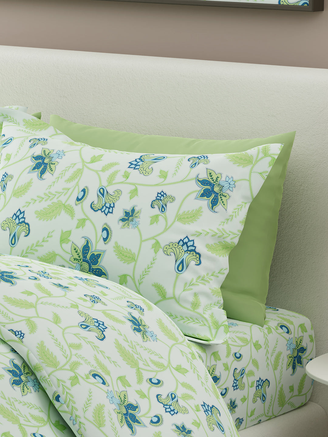 Siesta 100% Cotton 200 TC Green & Blue Floral Print King Bedsheet with 2 Pillow Covers