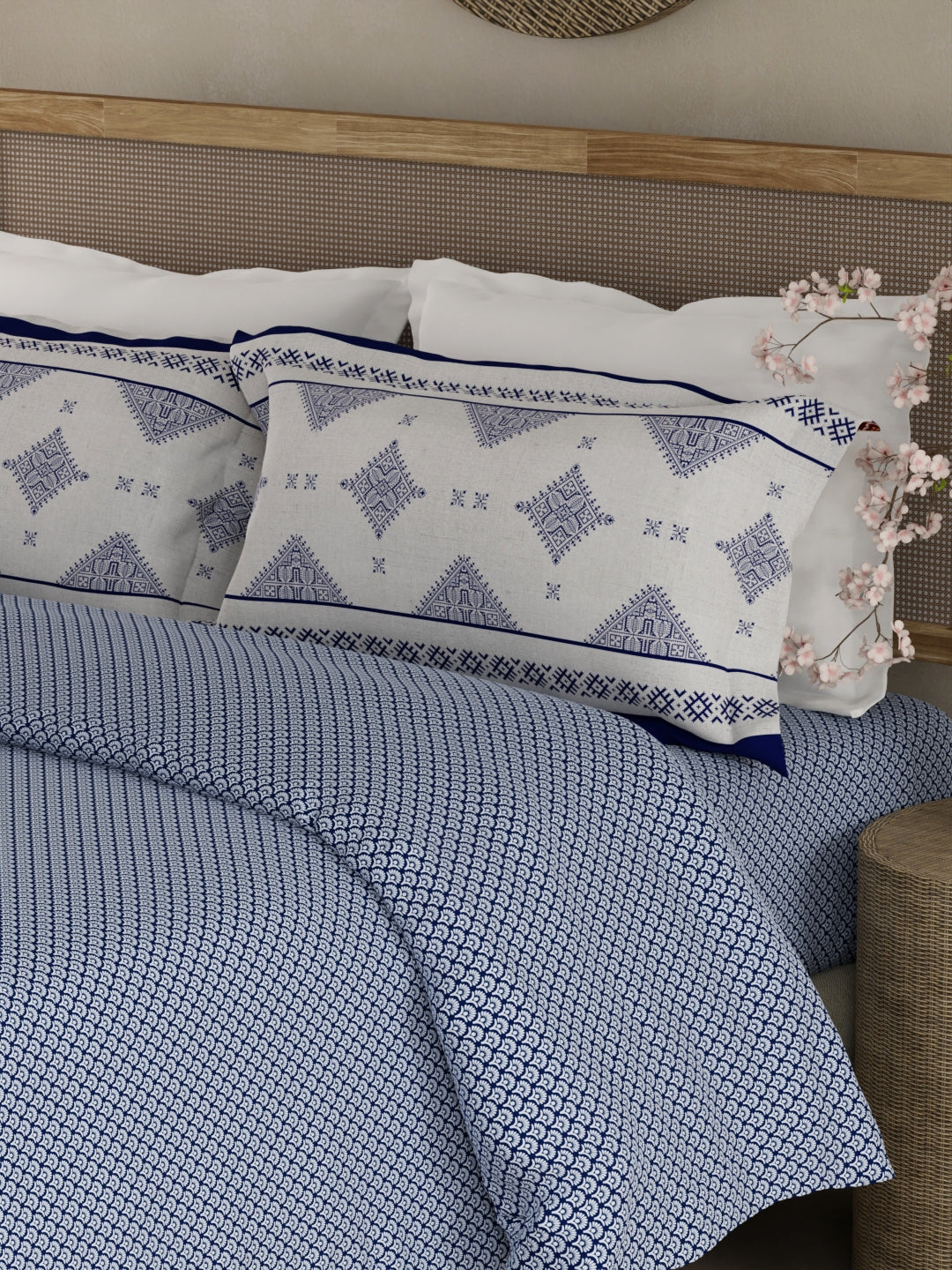 Heritage Walk 100% Egyptian Cotton 200 TC Blue Ethnic Print King Bedsheet with 2 Pillow Covers