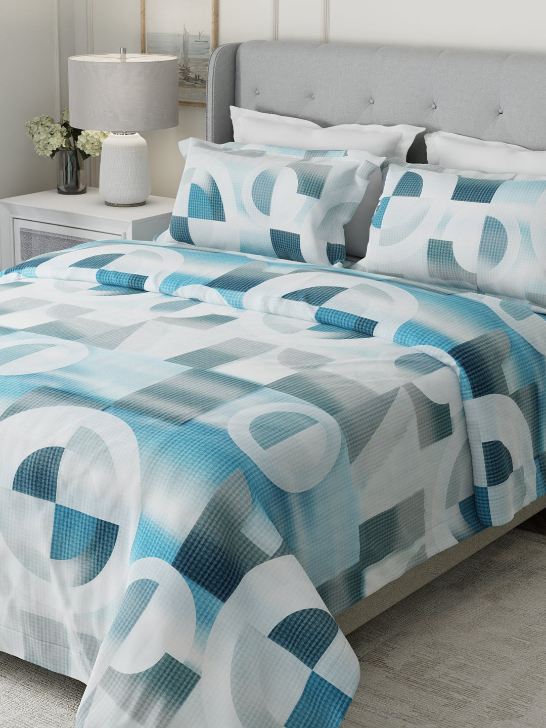 100% Cotton 300 TC Blue & White Digital Geometrical Print King Bedsheet with 2 Pillow Covers - Gardenia Augusta