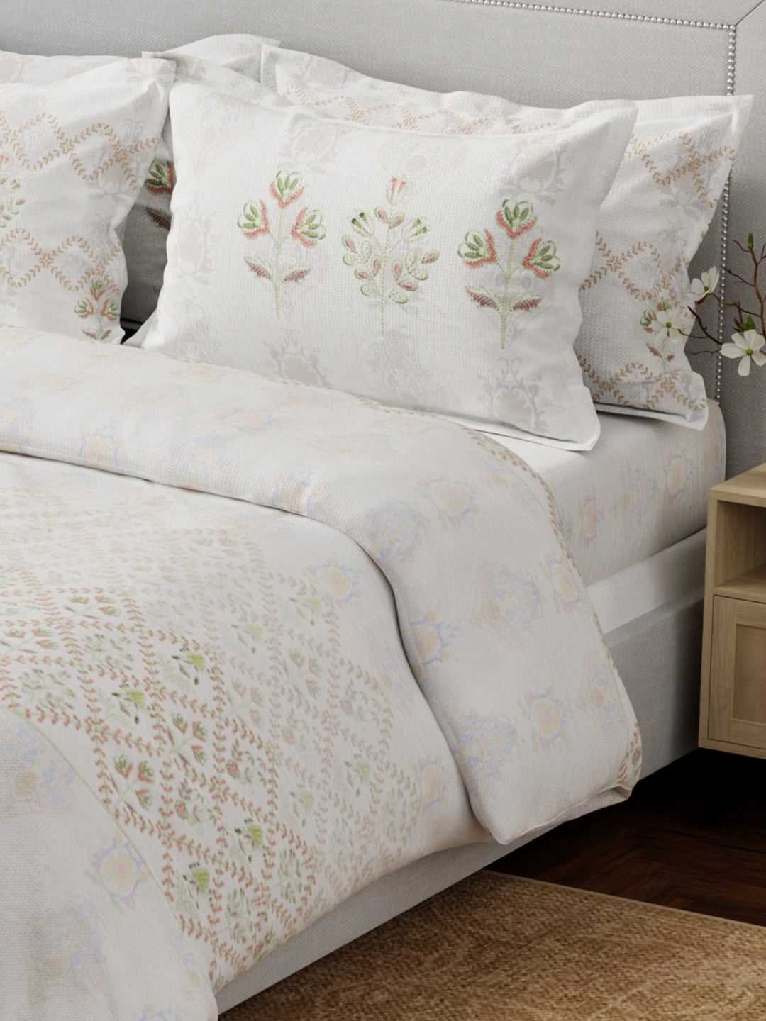 Luxe Loom 100% Cotton 600 TC White Floral King Bedsheet with 4 Pillow Covers