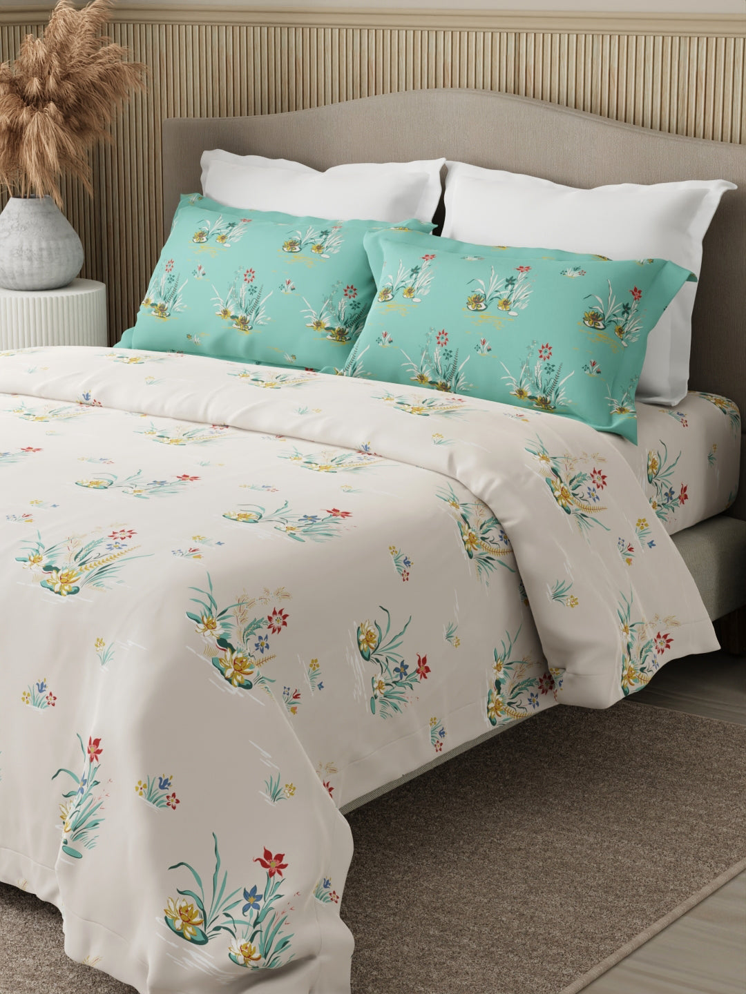 Embrace 100% Cotton 152 TC White & Green Floral Double Bedsheet with 2 Pillow Covers