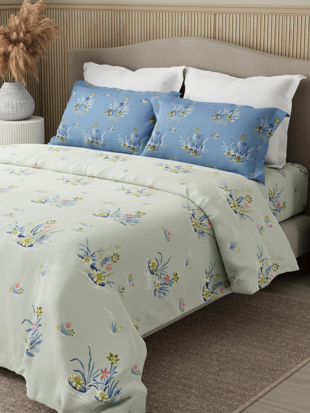 Embrace 100% Cotton 152 TC White & Blue Floral Double Bedsheet with 2 Pillow Covers