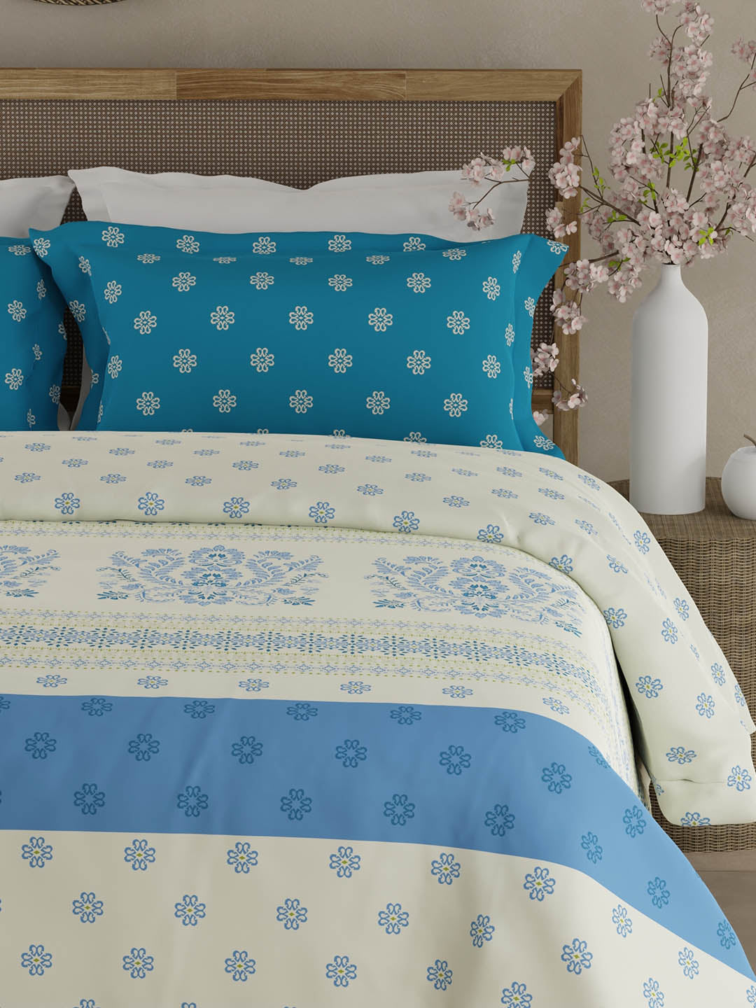 Valatia Gypsy 100% Cotton 200 TC Ethnic Printed King Bedsheet with 2 Pillow Covers - Blue & White
