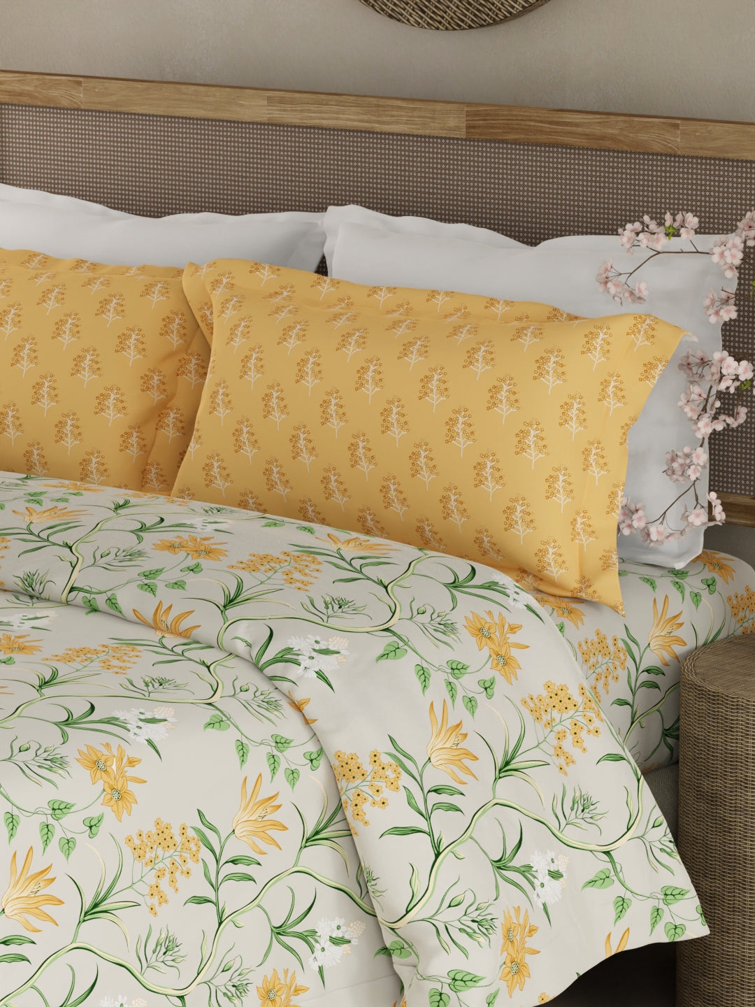 Elegant king-size bedsheet with floral pattern