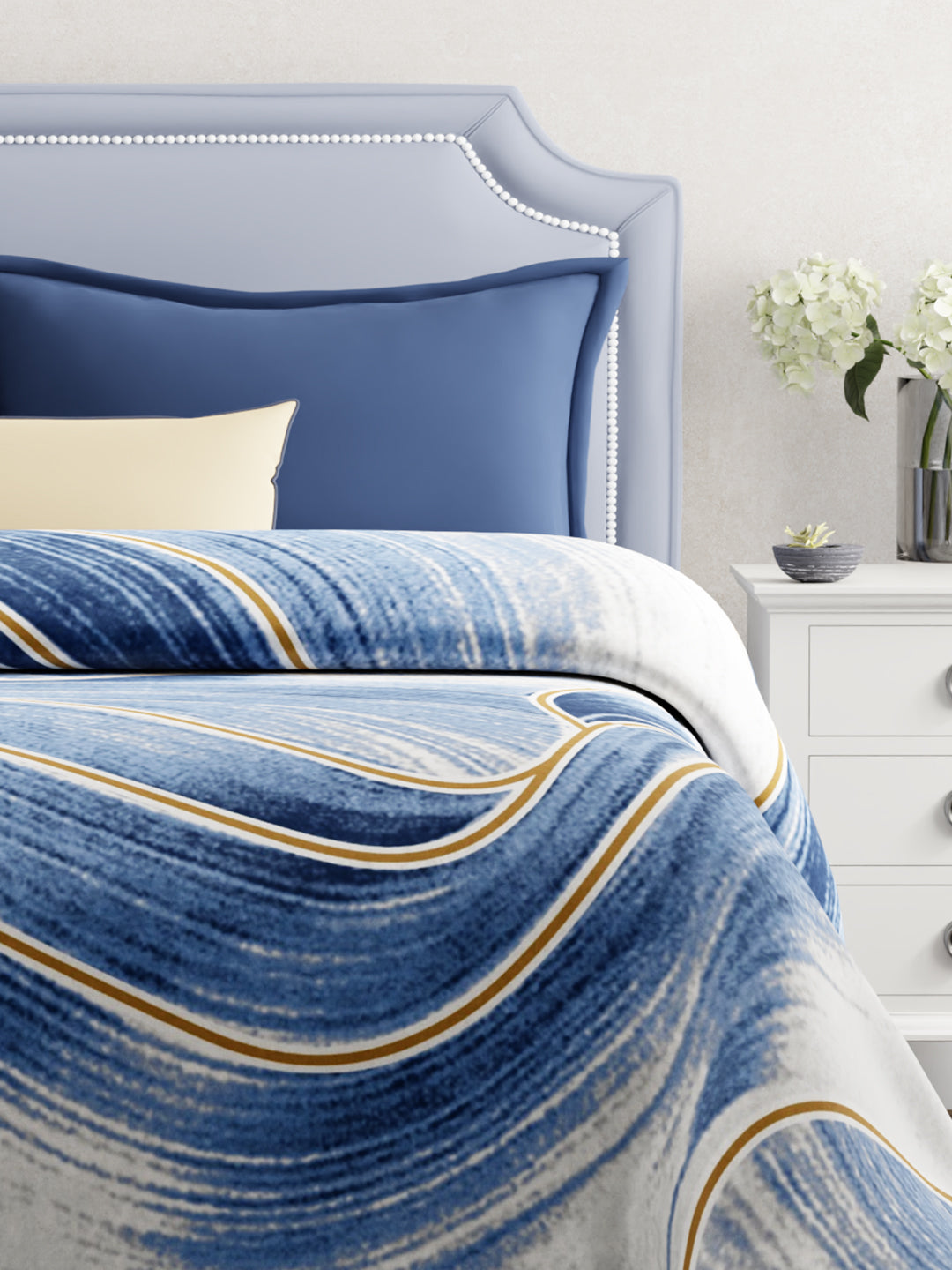 Perfect for Winter Season, Blue Abstract 100% Polyester Double Size Blanket (Platinum Pulse Collection)