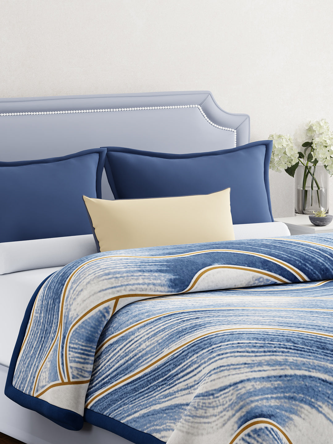 Perfect for Winter Season, Blue Abstract 100% Polyester Double Size Blanket (Platinum Pulse Collection)