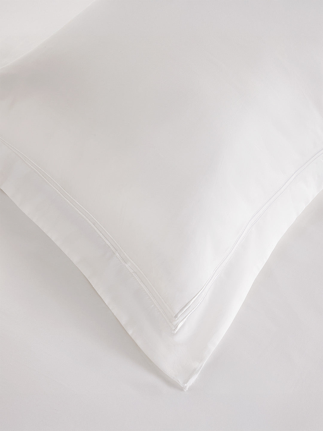 Emblem 100% Cotton 300 TC King Bedsheet with 4 Pillow Covers | Bright White Dyed Solid Bedsheet Set