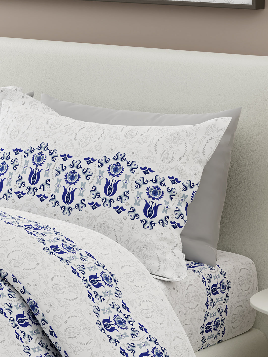 Siesta 100% Egyptian Cotton 200 TC White & Blue Ethnic Print King Bedsheet with 2 Pillow Covers