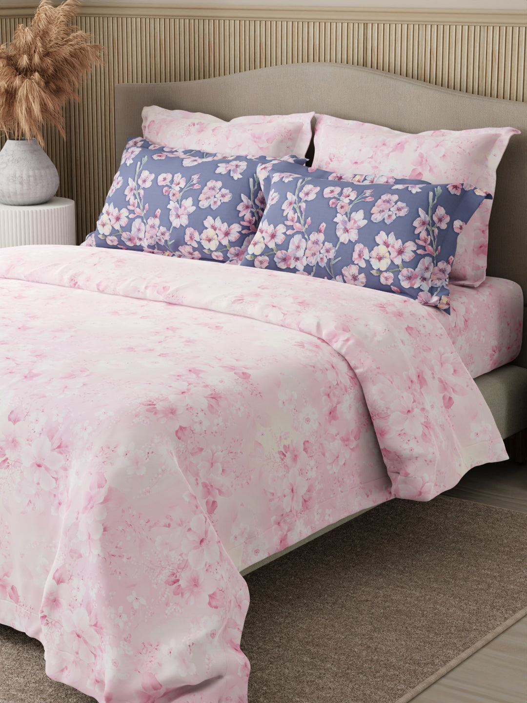Royal Essence 100% Cotton 400 TC Pink & Purple Digital Floral Print King Bedsheet with 4 Pillow Covers