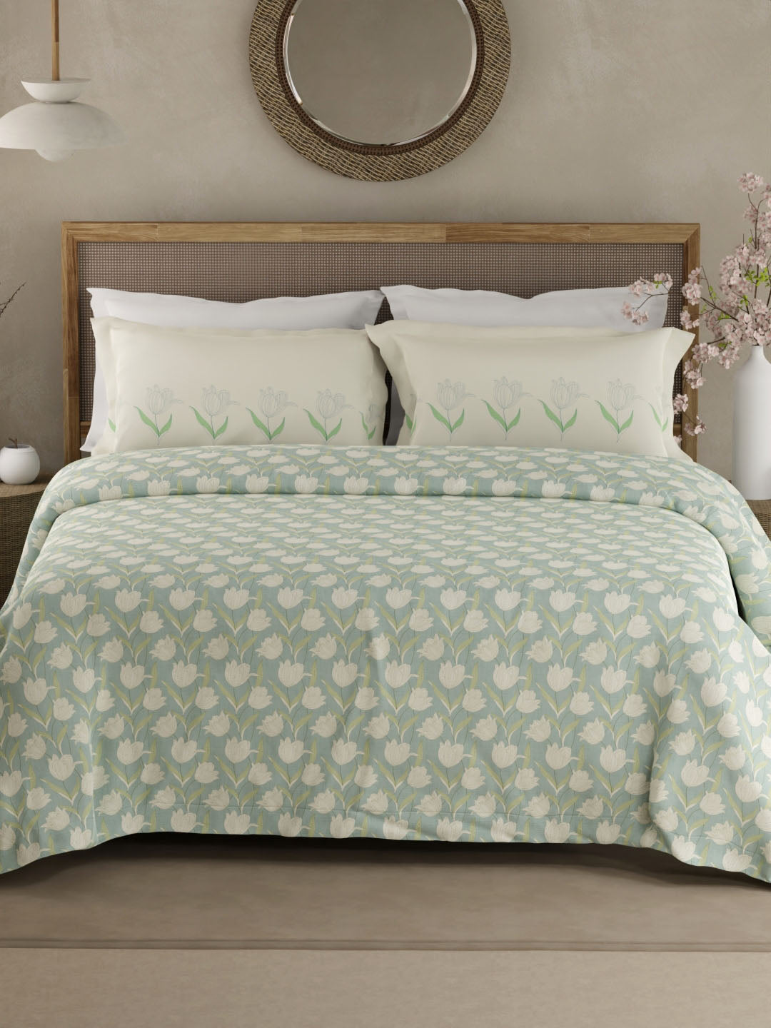 Valatia 100% Cotton 200 TC Blue & White Floral King Bedsheet with 2 Pillow Covers