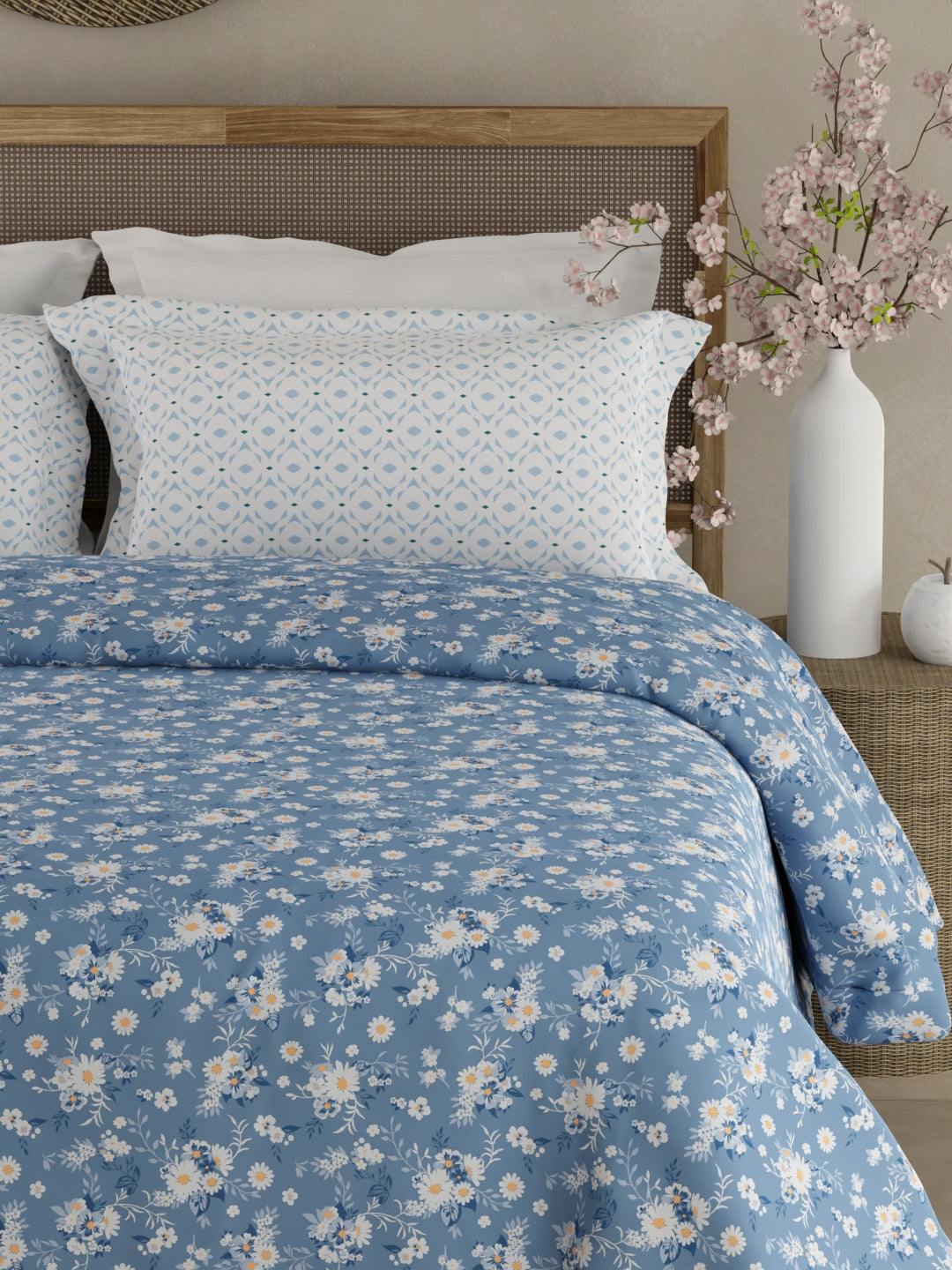 Valatia 100% Cotton 200 TC Blue Floral King Bedsheet with 2 Pillow Covers