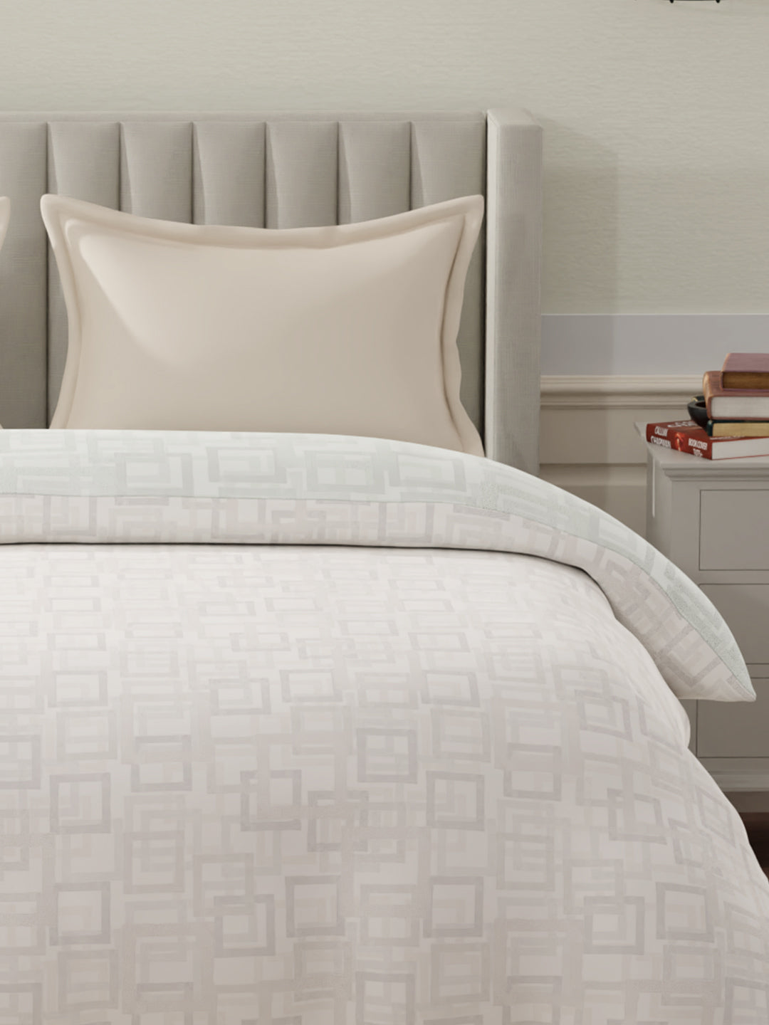 100% Cotton Reversible Double Comforter, 152 TC Grey & Cream Geometrical Print, Embrace Collection