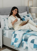 100% Cotton 300 TC Blue & White Digital Geometrical Print King Bedsheet with 2 Pillow Covers - Gardenia Augusta